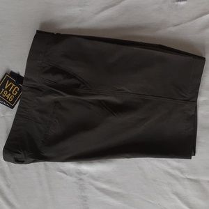 VTG Mens Shorts. Dark Olive, Size 40W.  NWT.‎